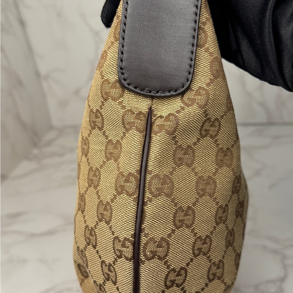 Gucci halfmoon  Monogram Crossbody Bag - Picture 9 of 16